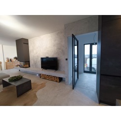 Black pivot steel interior...