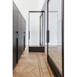 Black pivot steel interior...