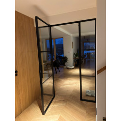 dveře s fixy na straně